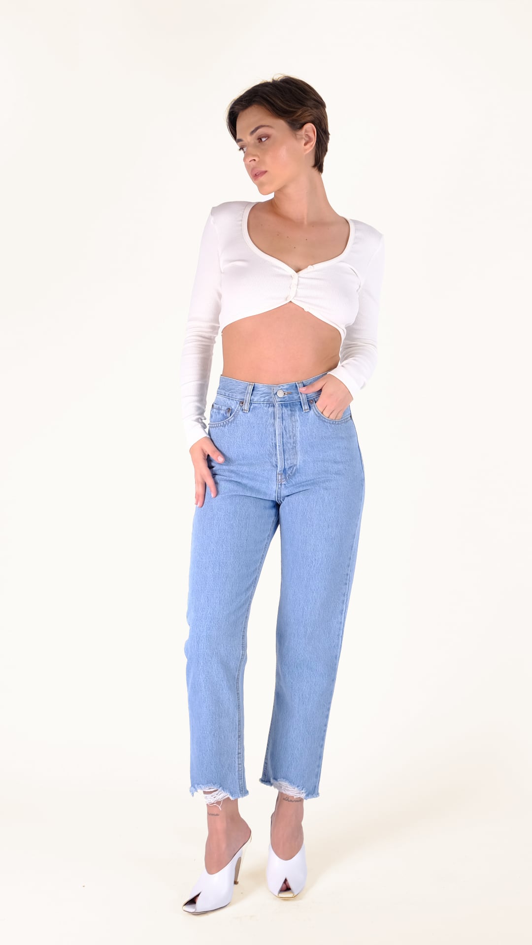 Gia light distressed 